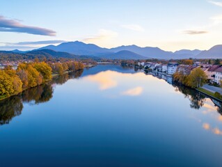 Obraz premium Lake at sunset with mountains