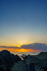 湘南、葉山町　一色海岸の小磯の鼻 美しい夕日の絶景スポット
