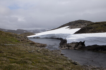 Stunning Landscapes: A Spectacular Blend of Snow and Nature in the Norwegian Highlands Showcasing Serene Beauty and Tranquility in This Unique Environment
