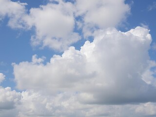 Obraz premium Scenic view of a vibrant blue sky with fluffy white clouds, atmosphere, outdoor