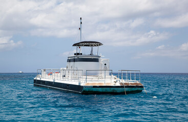 Obraz premium Grand Cayman Island Tourist Semi-Submarine