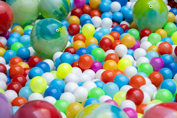 alberca de pelotas de colores 