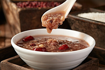 Traditional solar term food: Laba porridge with eight ingredients