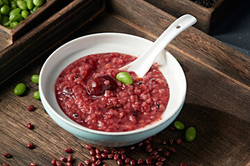 Delicious and nutritious red bean, barley, red dates and multi-grain porridge
