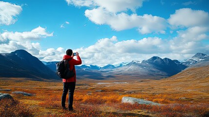 Obraz premium Hiker Captures Breathtaking Autumn Mountain Landscape