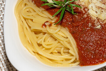 Spaghetti mit Sugo a la Giardiniere