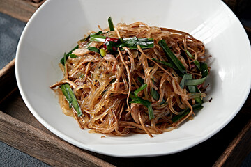 Spicy stir-fried leeks, shredded pork, and tea tree mushrooms with crystal powder