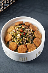 Snow mulberry, pork, shiitake mushrooms, bean sprouts stewed with yellow noodle fried cake