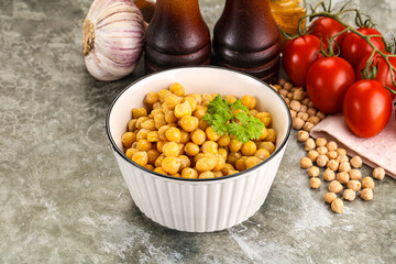 Canned chickpea in the bowl