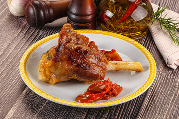 Baked lamb shank with vegetables