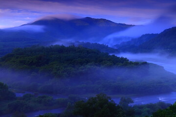 岩手県遠野市　夜明けの河川