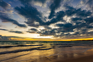 Obraz premium Sunrise over the ocean