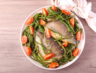 Dourado fish fillets with green beans