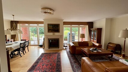 Wohnzimmer mit Kamin