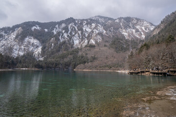 Obraz premium Jiuzhai Valley National Park located in Sichuan Province, China, is a UNESCO world natural and cultural site. As the world's most beautiful national park, it features unique waterfalls, colorful lakes