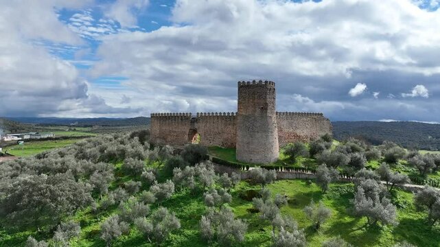 Castillo de Alan&iacute;s en la provincia de Sevilla, Espa&ntilde;a