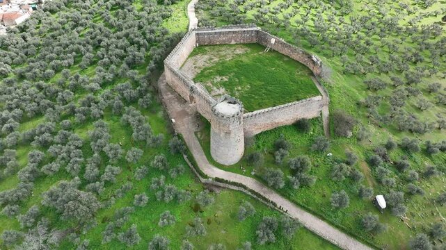 Castillo de Alan&iacute;s en la provincia de Sevilla, Espa&ntilde;a