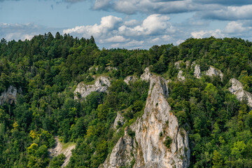 Obraz premium Gorgeous Landscapes of the Upper Danube Valley: Discover the Natural Beauty of Swabian Alb