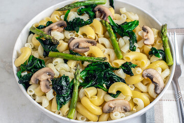 macaroni  with asparagus, spinach and mushrooms