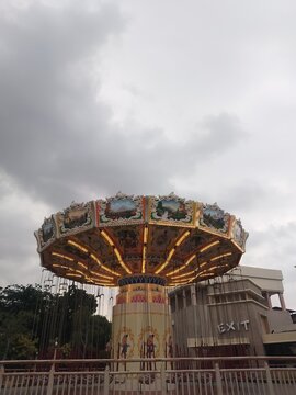 spinning games that do not operate in playgrounds