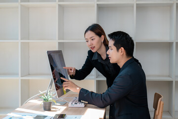 Fototapeta premium Business people analyzing data on computer in modern office