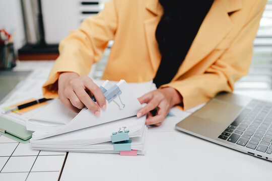 Employees who work with a lot of documents Searching for documents Accounting for income, expenses, tax records, and hard work.