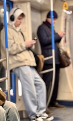 This page provides an insight into life on the subway, showing how unknown passengers use devices and connect to the Internet