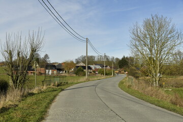 Fototapeta premium Route de campagne ,entre champs et hameaux à Hellebecq (Silly)