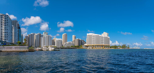 Obraz premium MIAMI, FLORIDA - CIRCA MAY, 2022: Buildings and hotel at a beautiful island