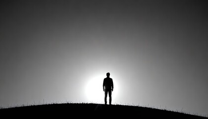 Obraz premium Serene Silhouette on a Hill with Clear Sky
