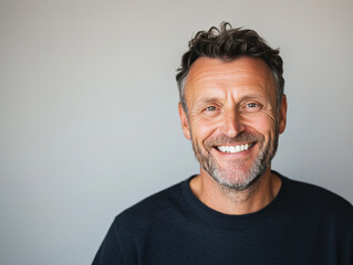 Obraz premium A Warm and Cheerful British Man Radiates Positivity and Joy, Inviting Connection with His Friendly Demeanor and Genuine Spirit.