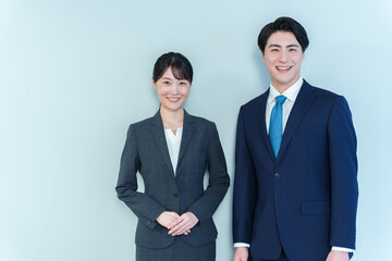 ビジネスパーソン　ブルーバック　ポートレート