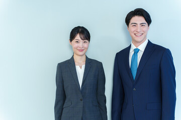ビジネスパーソン　ブルーバック　ポートレート