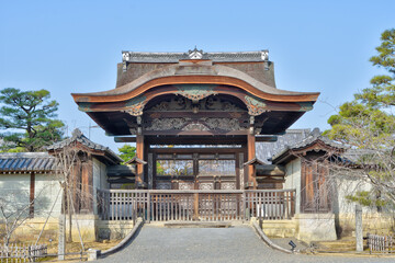 Fototapeta premium 仁和寺勅使門