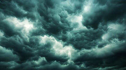 Obraz premium Dramatic Stormy Clouds Rolling in Moody Atmospheric Setting