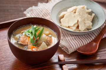 粕汁 - 酒粕を使った日本の伝統的な汁物