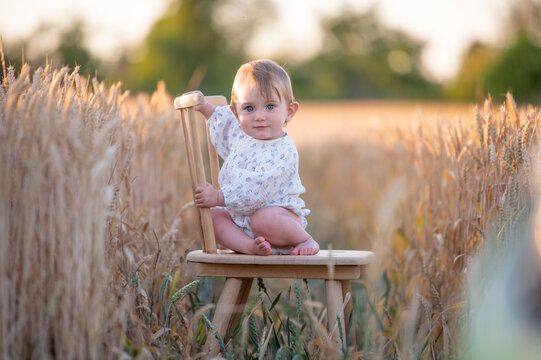 Baby im Feld