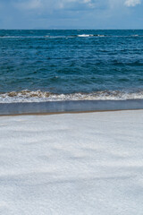 冬、雪が積もったビーチ。青森、合浦公園