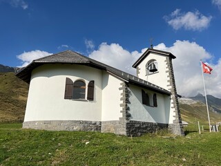 Fototapeta premium Chapel of Mary Queen of Angels or Tannalp Chapel, Kerns - Canton of Obwalden, Switzerland (Kapelle Maria, Kerns Königin der Engel oder Tannalpkapelle, Kerns - Kanton Obwald, Schweiz)