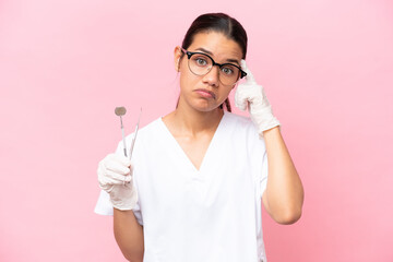 Dentist Colombian woman isolated on pink background thinking an idea