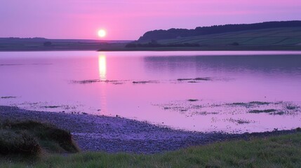 Obraz premium Serene Sunset over Calm Lake Purple Hues and Tranquil Waters