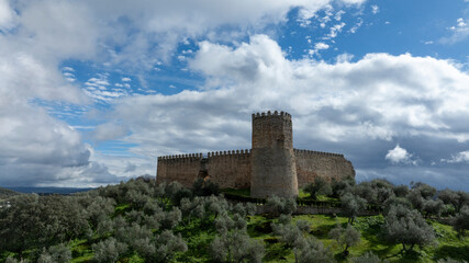 Castillo de Alanís en la provincia de Sevilla, España	
