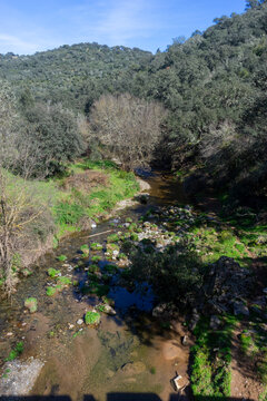 sendero de la rivera del hu&eacute;znar en el municipio de San Nicol&aacute;s del Puerto en la provincia de Sevilla
