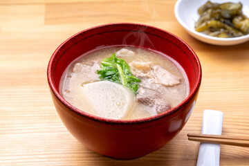 蕪と豚肉の味噌汁