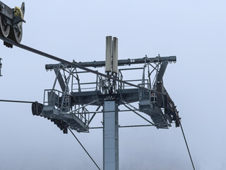 La m&eacute;canique d'une t&eacute;l&eacute;cabine &agrave; la montagne.