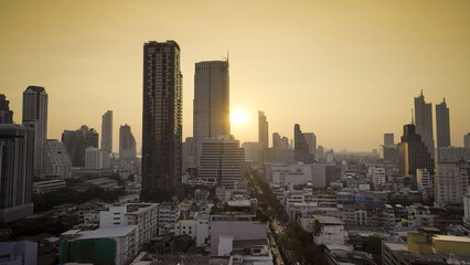 Fototapeta premium Panorama bangkok city at sunset in the business district area