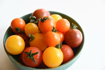 カラフルなミニトマト