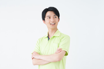 若い介護福祉士の男性