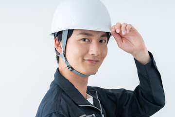 若い作業員の男性