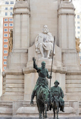 Magnifica estatua de Don Quijote de la Mancha con Sancho Panza